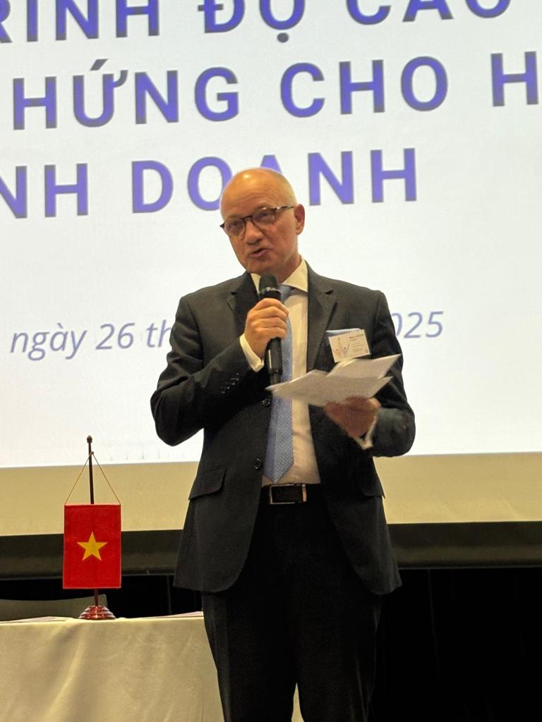 Marc Lecerf, président de l’Association Francophone pour le Sport (AFS), prend la parole lors du colloque sur la coopération sportive franco-vietnamienne